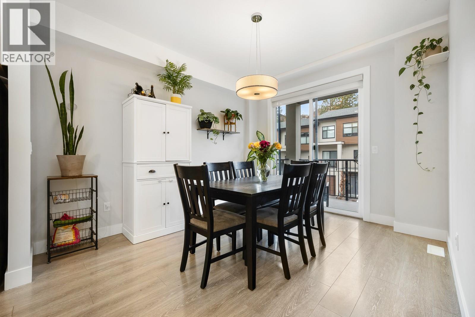 1146 Black Mountain Drive, Kelowna, BC - Indoor Photo Showing Dining Room