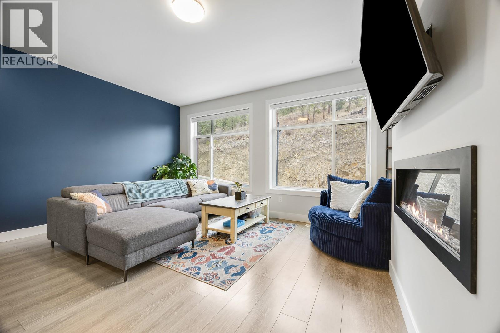 1146 Black Mountain Drive, Kelowna, BC - Indoor Photo Showing Living Room