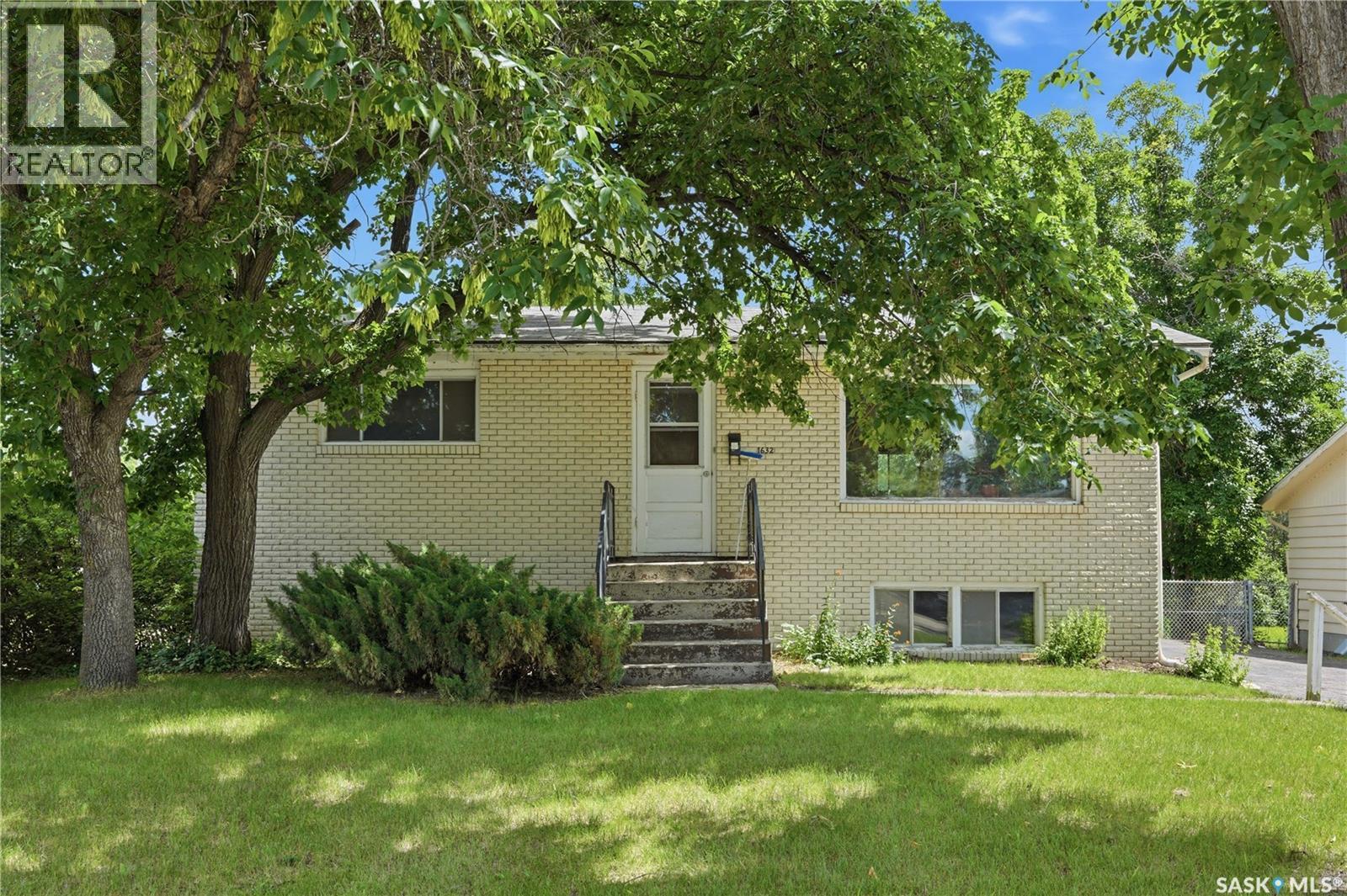 1632 9Th Avenue N, Saskatoon, SK - Outdoor