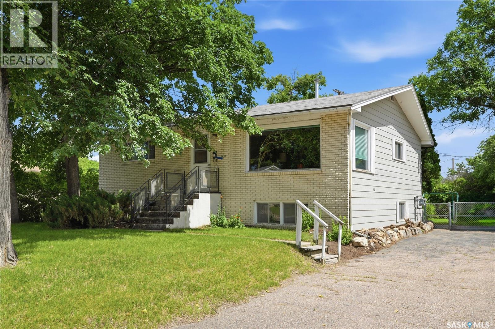 1632 9Th Avenue N, Saskatoon, SK - Outdoor