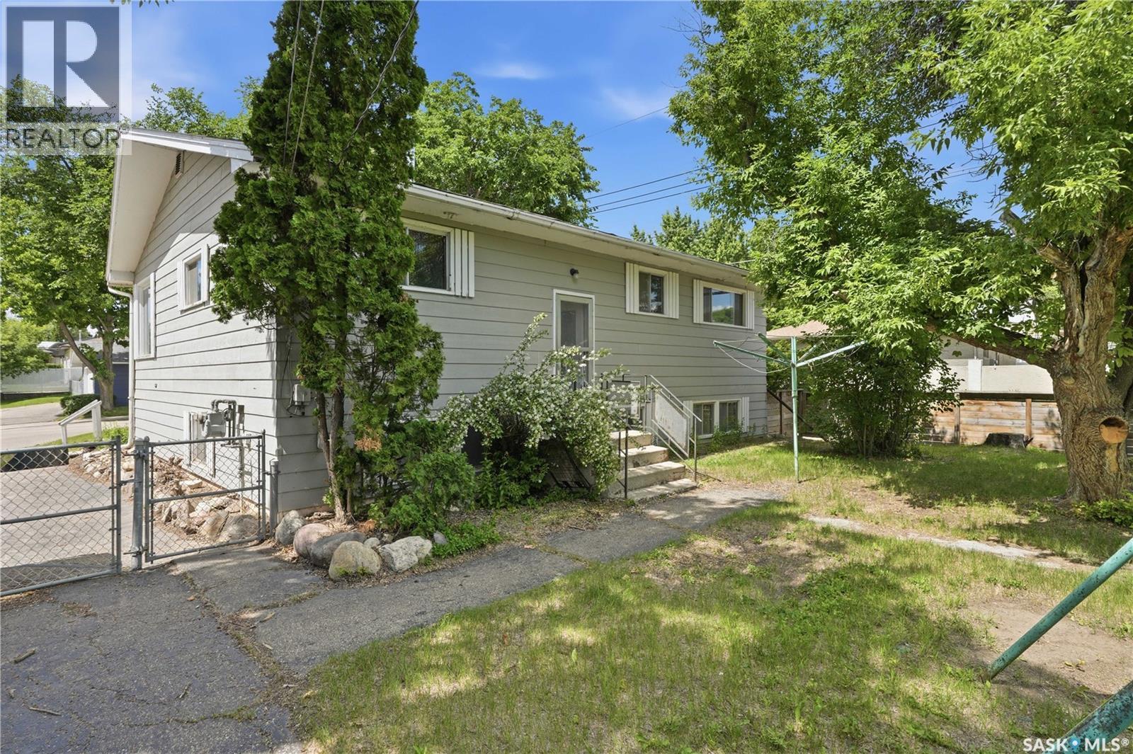 1632 9Th Avenue N, Saskatoon, SK - Outdoor