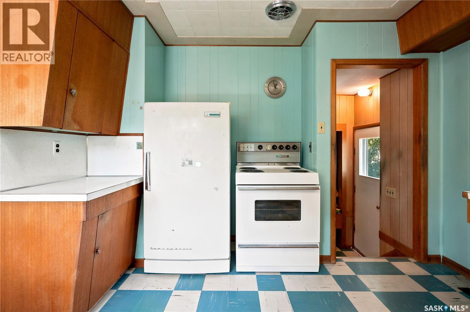 1632 9Th Avenue N, Saskatoon, SK - Indoor Photo Showing Kitchen