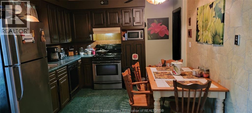 1947 Ferndale, Windsor, ON - Indoor Photo Showing Kitchen
