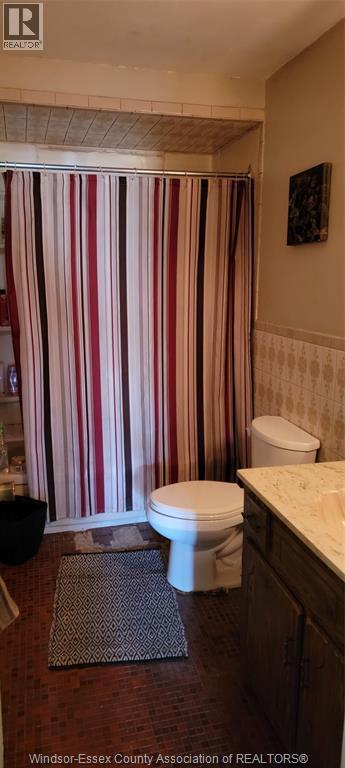 1947 Ferndale, Windsor, ON - Indoor Photo Showing Bathroom