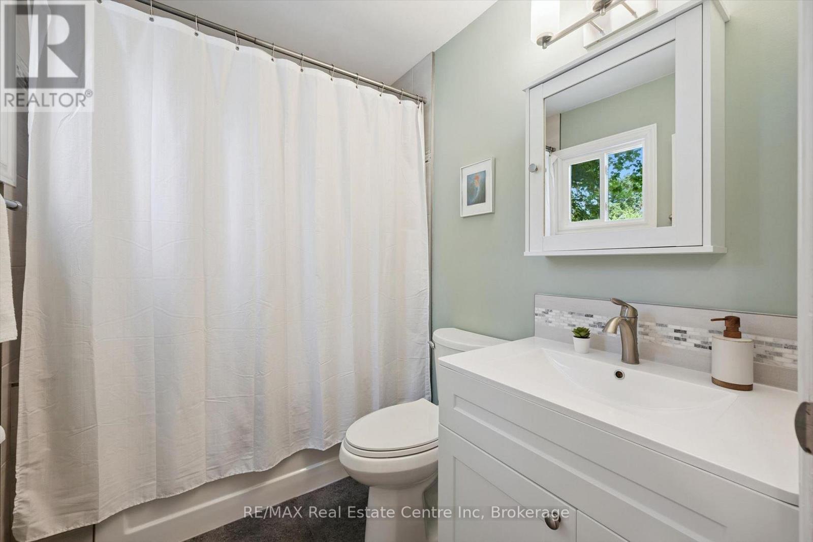 80 Memorial Crescent, Guelph (Junction/Onward Willow), ON - Indoor Photo Showing Bathroom