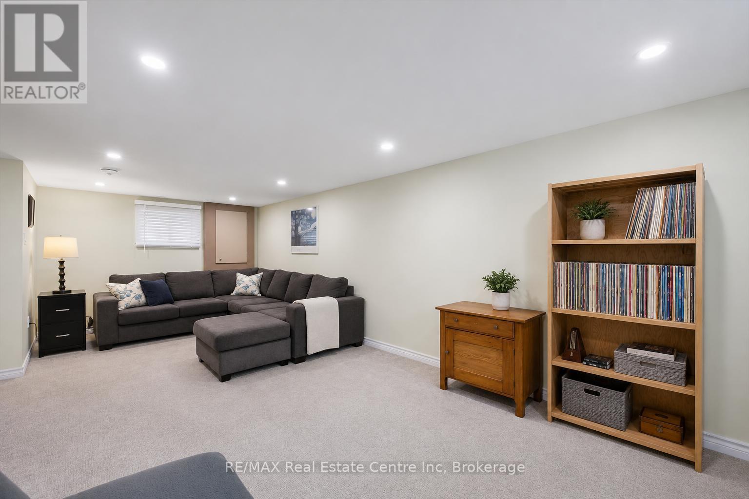 80 Memorial Crescent, Guelph (Junction/Onward Willow), ON - Indoor