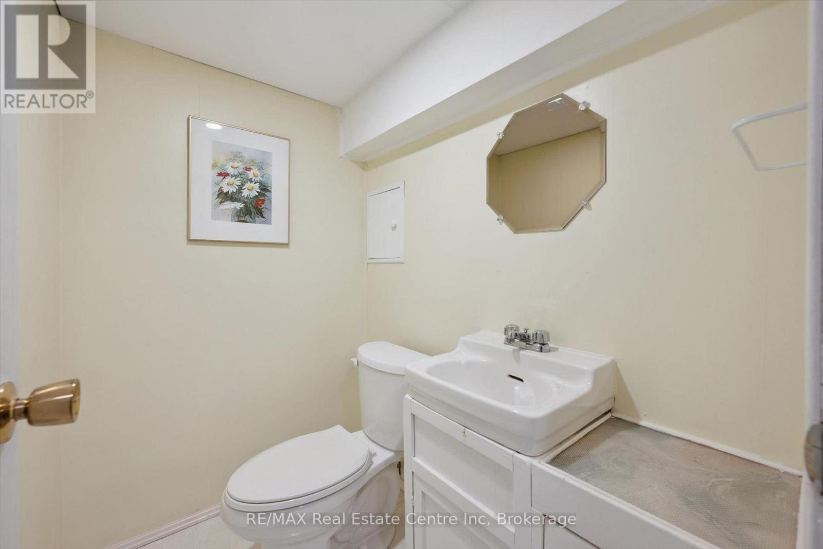 80 Memorial Crescent, Guelph (Junction/Onward Willow), ON - Indoor Photo Showing Bathroom