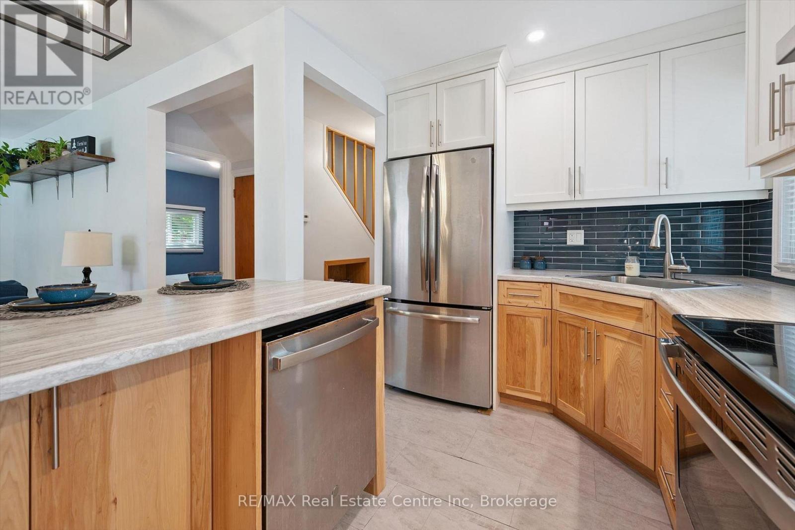 80 Memorial Crescent, Guelph (Junction/Onward Willow), ON - Indoor Photo Showing Kitchen