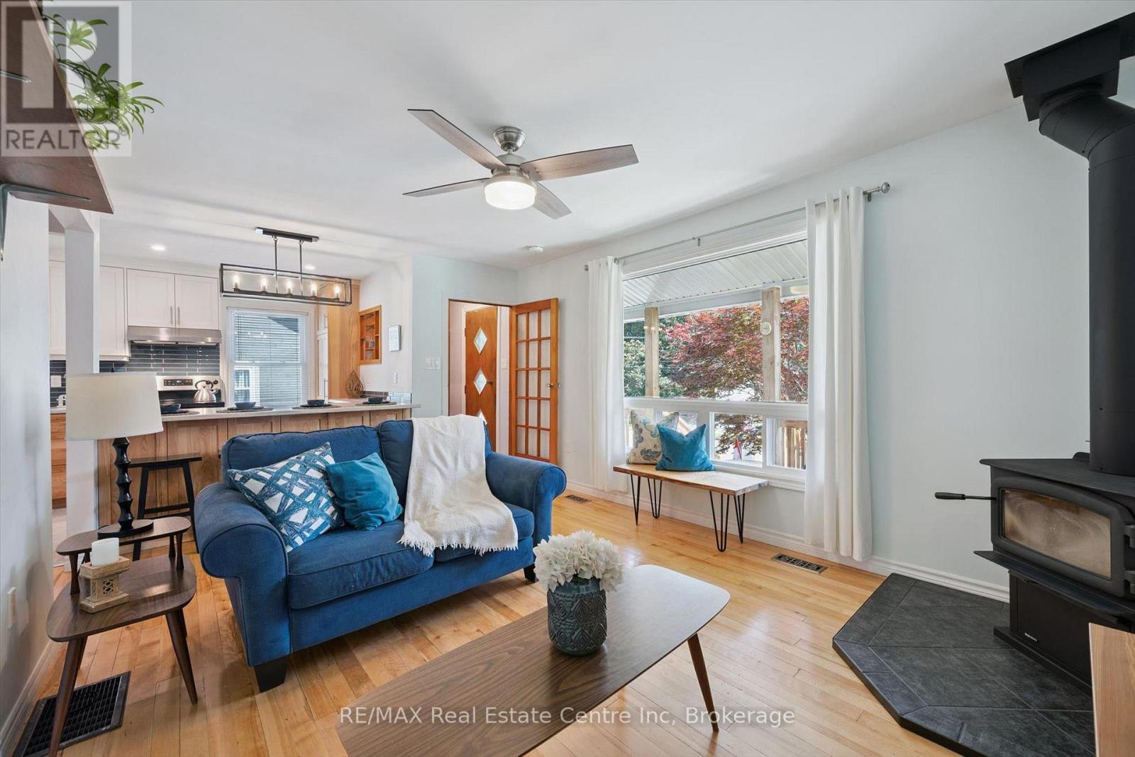 80 Memorial Crescent, Guelph (Junction/Onward Willow), ON - Indoor Photo Showing Living Room