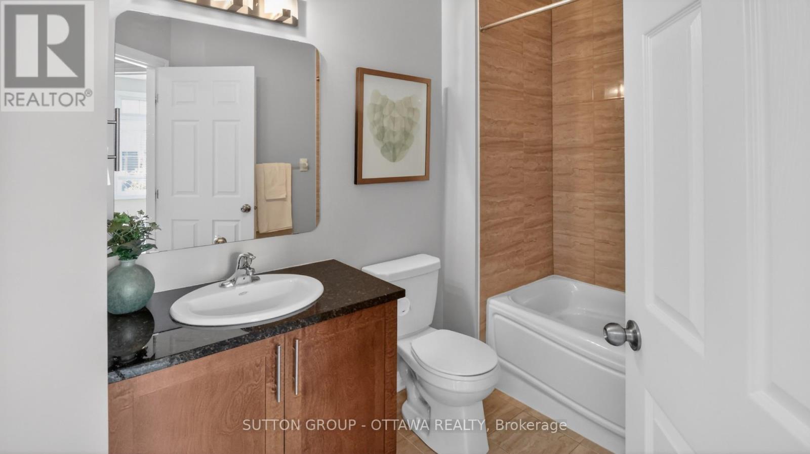 104 Passageway Private, Ottawa, ON - Indoor Photo Showing Bathroom