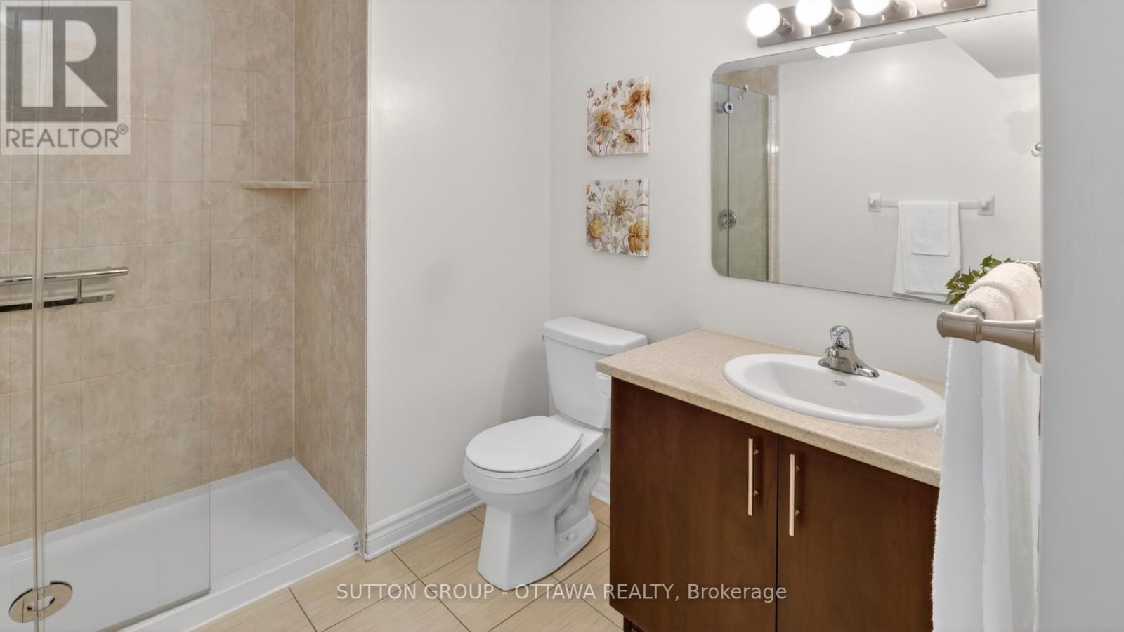 104 Passageway Private, Ottawa, ON - Indoor Photo Showing Bathroom