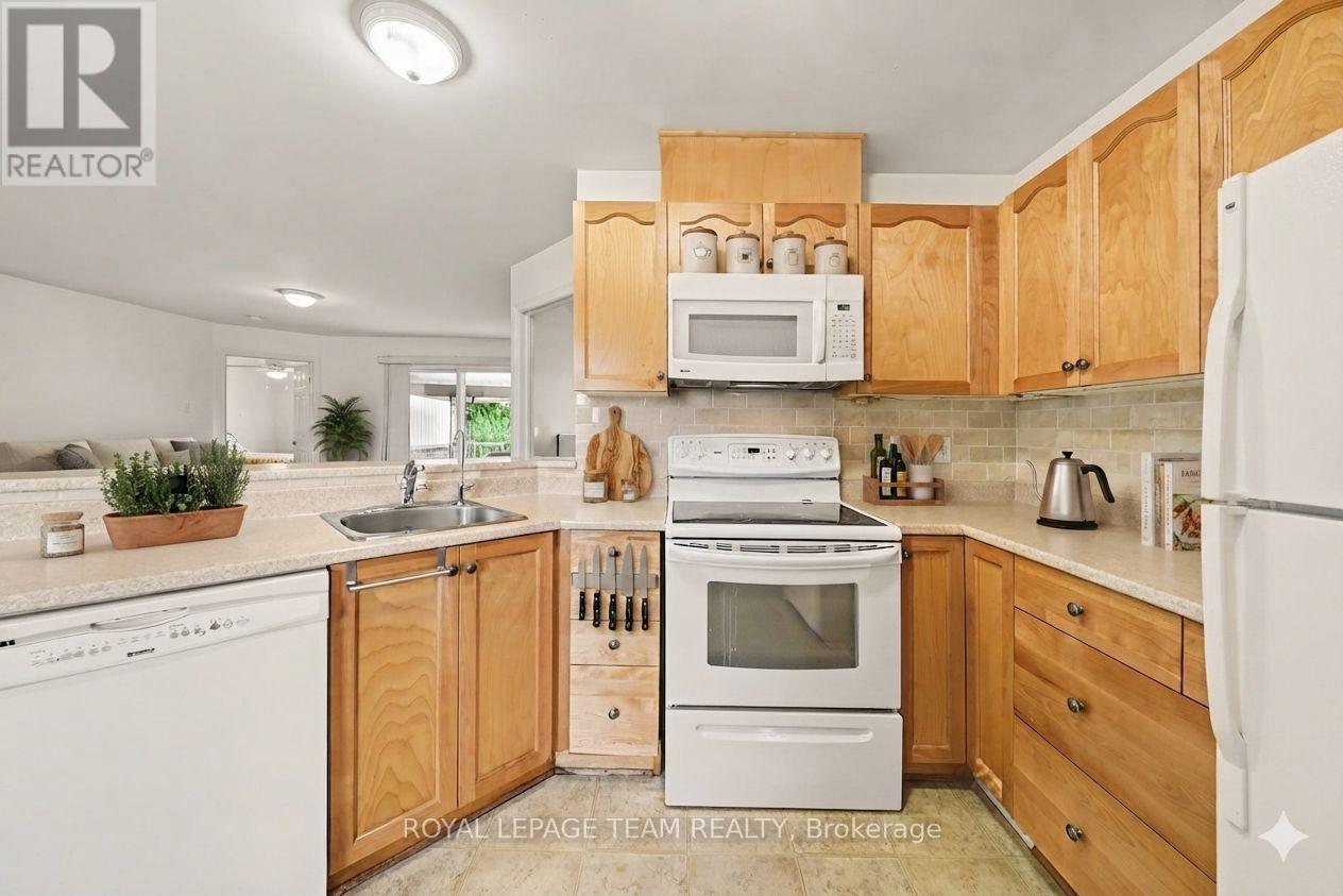 kitchen - virtually enhanced photo - 515 Pumpkin Patch Private, Ottawa, ON - Indoor Photo Showing Kitchen