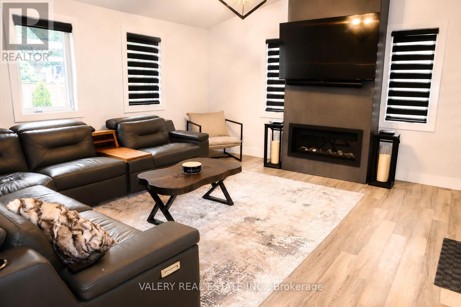 Living Room - 33 Chilton Drive, Hamilton, ON - Indoor Photo Showing Living Room With Fireplace