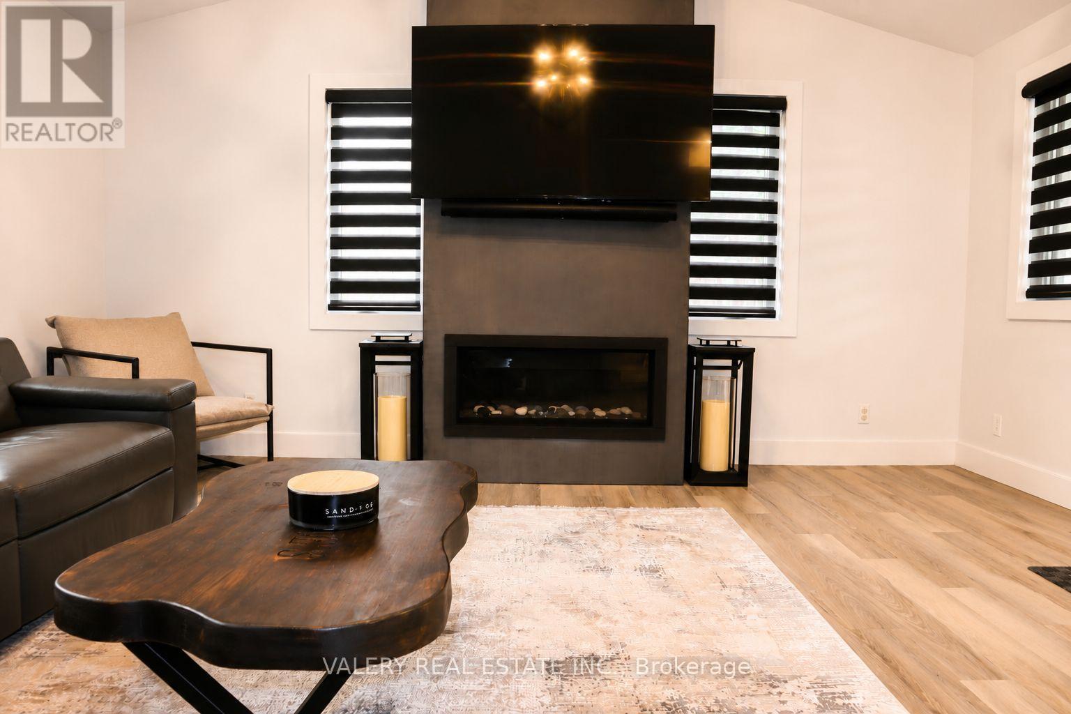 Living Room - 33 Chilton Drive, Hamilton, ON - Indoor Photo Showing Living Room With Fireplace