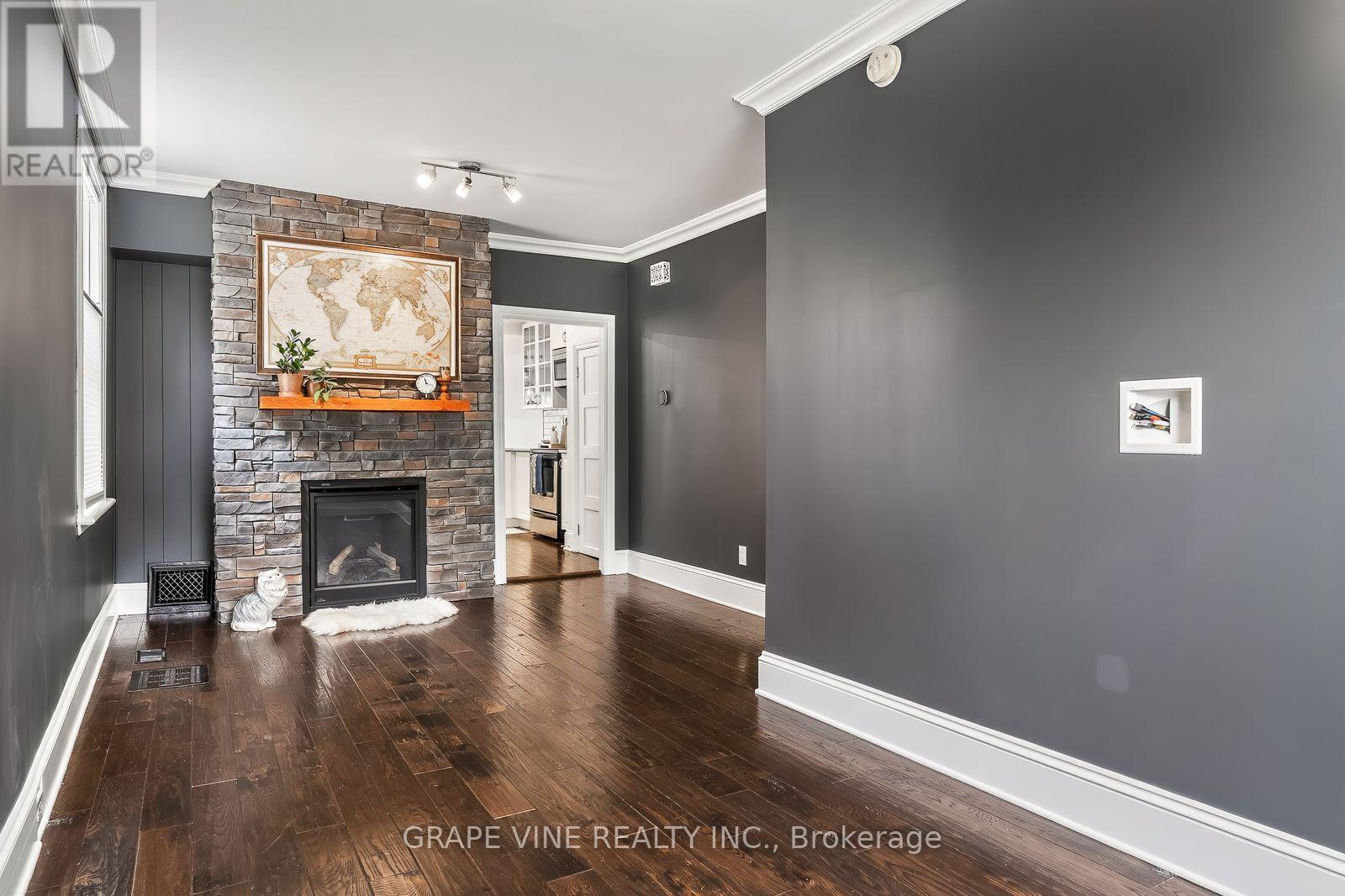 31 Westmount Avenue, Ottawa, ON - Indoor With Fireplace