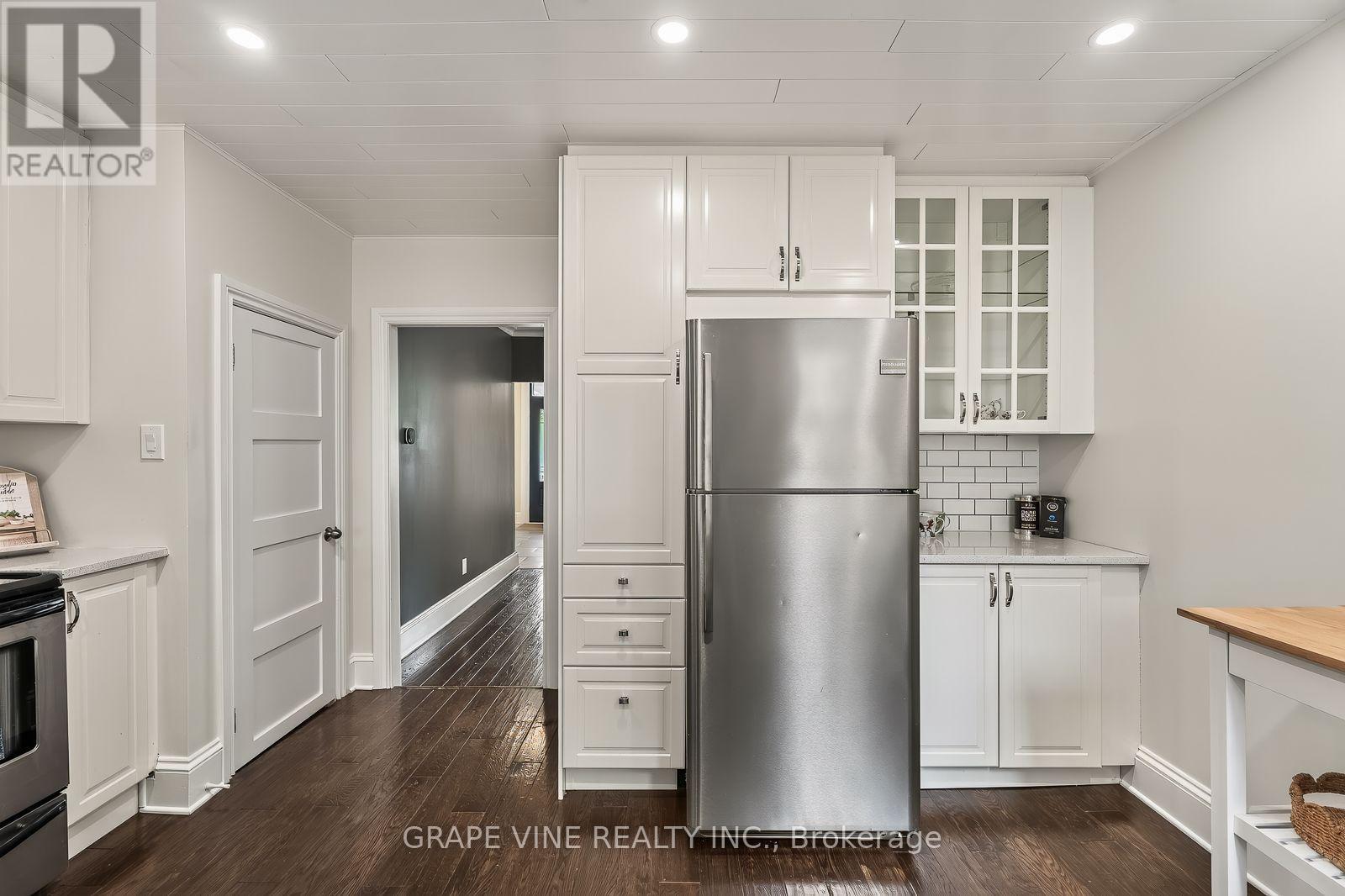 31 Westmount Avenue, Ottawa, ON - Indoor Photo Showing Kitchen With Stainless Steel Kitchen