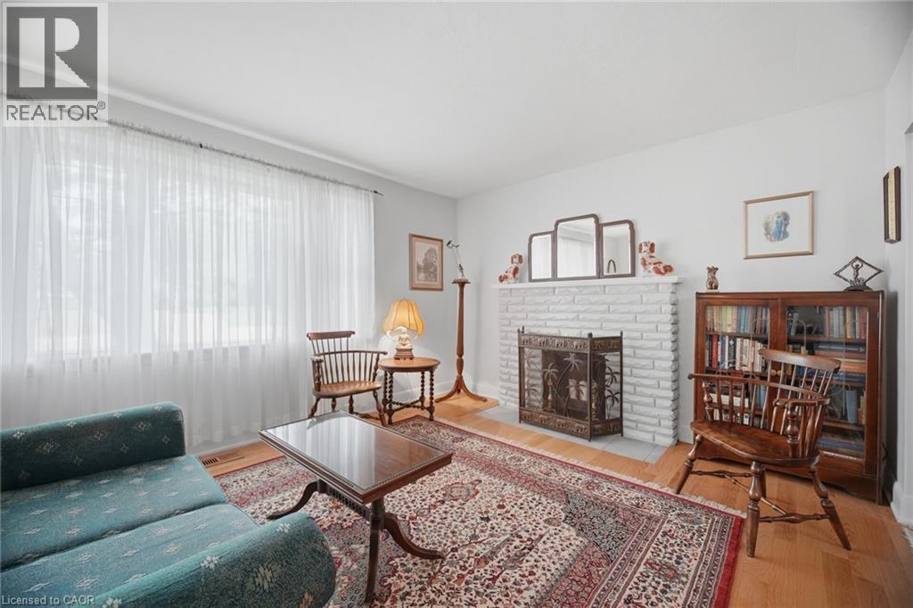 25 Arch Road, Mississauga, ON - Indoor Photo Showing Living Room With Fireplace