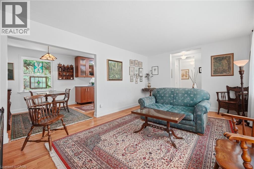 25 Arch Road, Mississauga, ON - Indoor Photo Showing Living Room