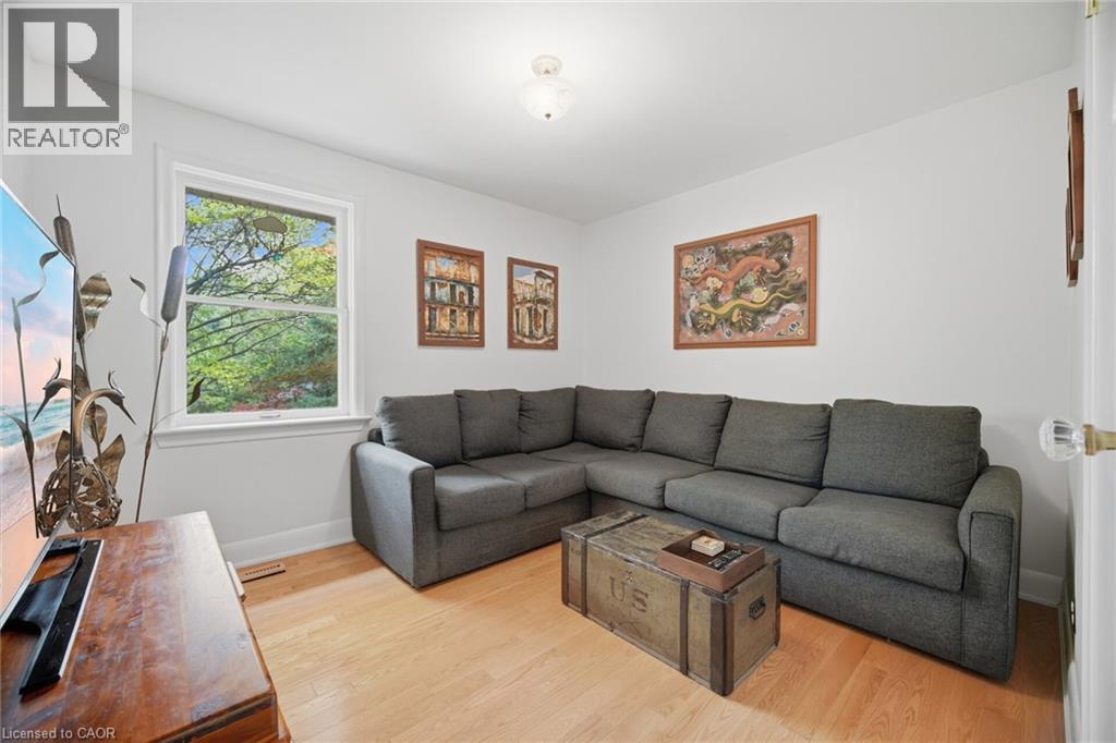 25 Arch Road, Mississauga, ON - Indoor Photo Showing Living Room