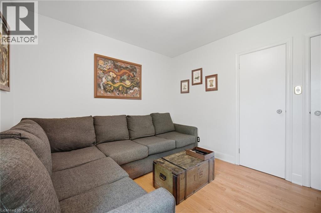 25 Arch Road, Mississauga, ON - Indoor Photo Showing Living Room