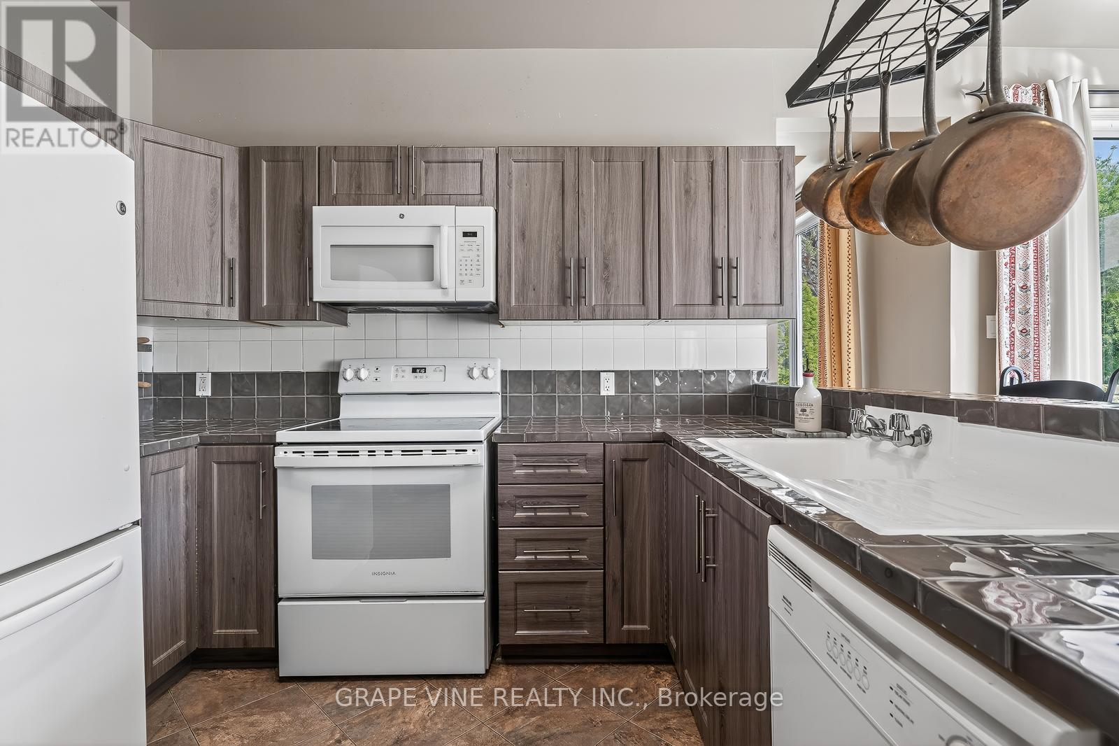175 Allanford Avenue, Ottawa, ON - Indoor Photo Showing Kitchen