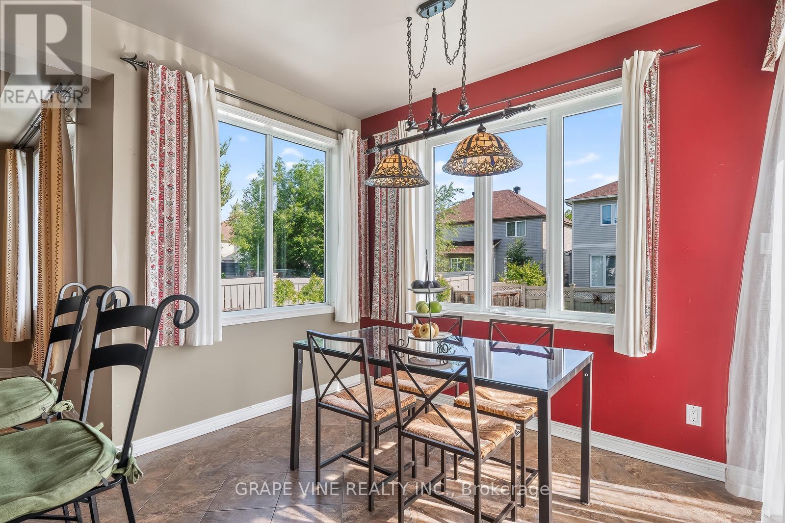 175 Allanford Avenue, Ottawa, ON - Indoor Photo Showing Dining Room