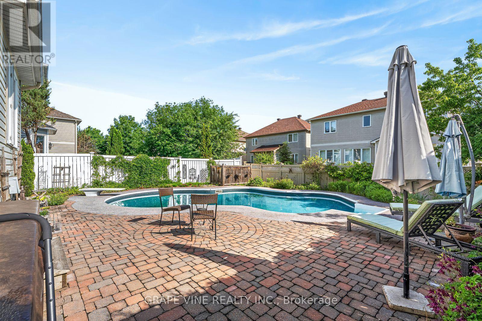175 Allanford Avenue, Ottawa, ON - Outdoor With In Ground Pool With Backyard