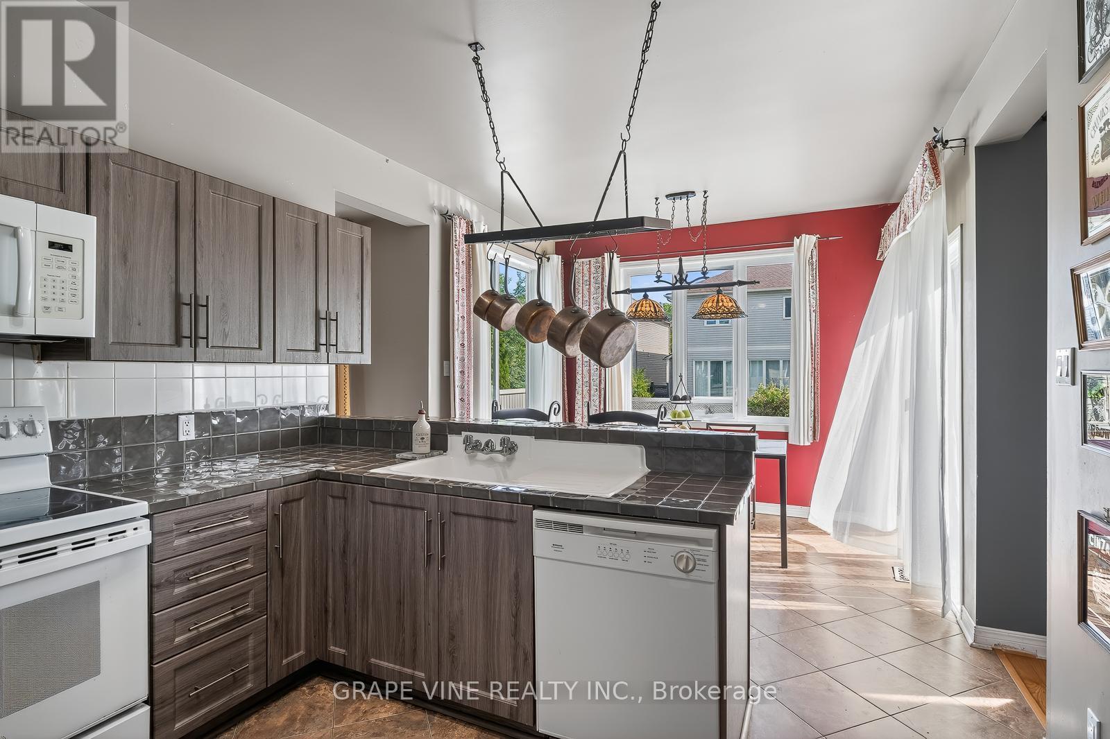 175 Allanford Avenue, Ottawa, ON - Indoor Photo Showing Kitchen