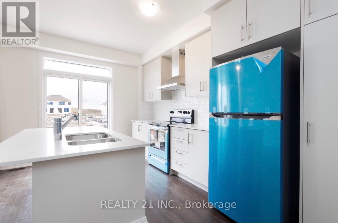 156 Shepherd Drive, Barrie, ON - Indoor Photo Showing Kitchen With Double Sink With Upgraded Kitchen