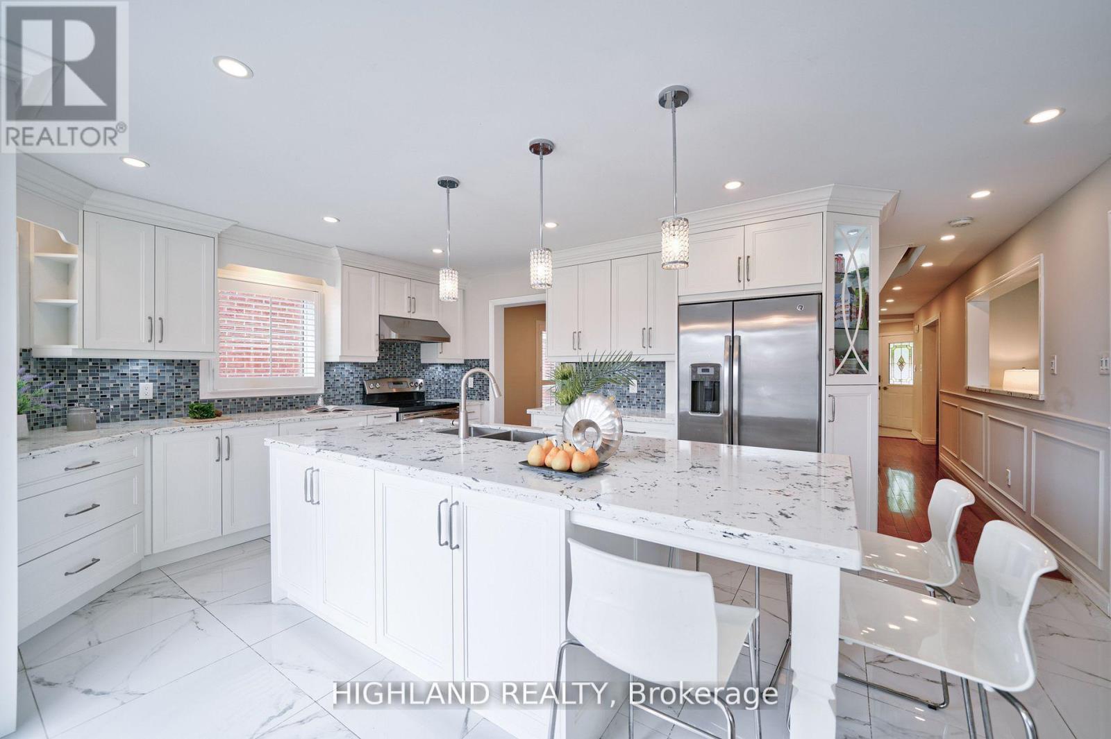 3591 Copernicus Drive, Mississauga, ON - Indoor Photo Showing Kitchen With Upgraded Kitchen
