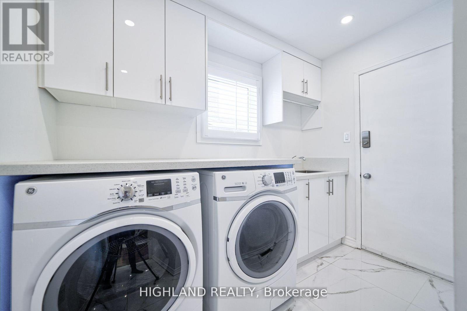 3591 Copernicus Drive, Mississauga, ON - Indoor Photo Showing Laundry Room