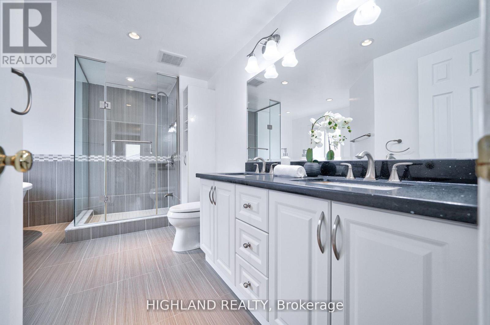 3591 Copernicus Drive, Mississauga, ON - Indoor Photo Showing Bathroom