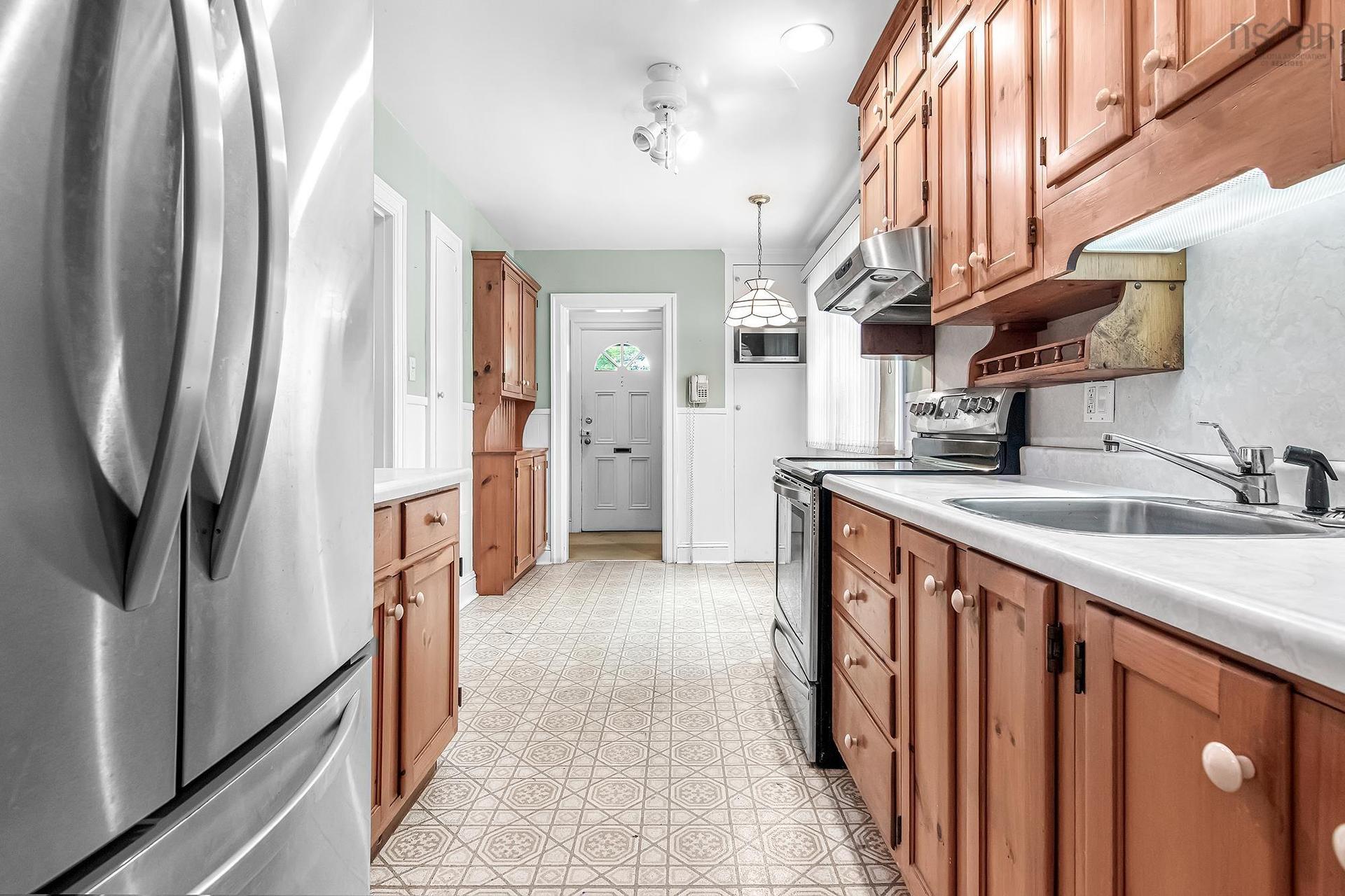 2575 Connaught Avenue, Halifax Peninsula, NS - Indoor Photo Showing Kitchen
