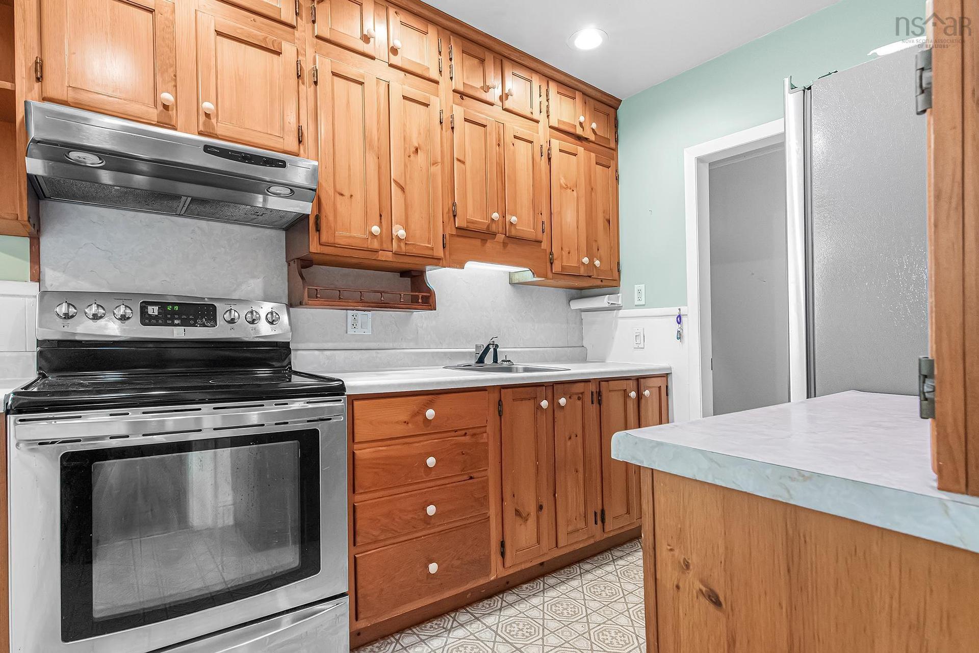 2575 Connaught Avenue, Halifax Peninsula, NS - Indoor Photo Showing Kitchen