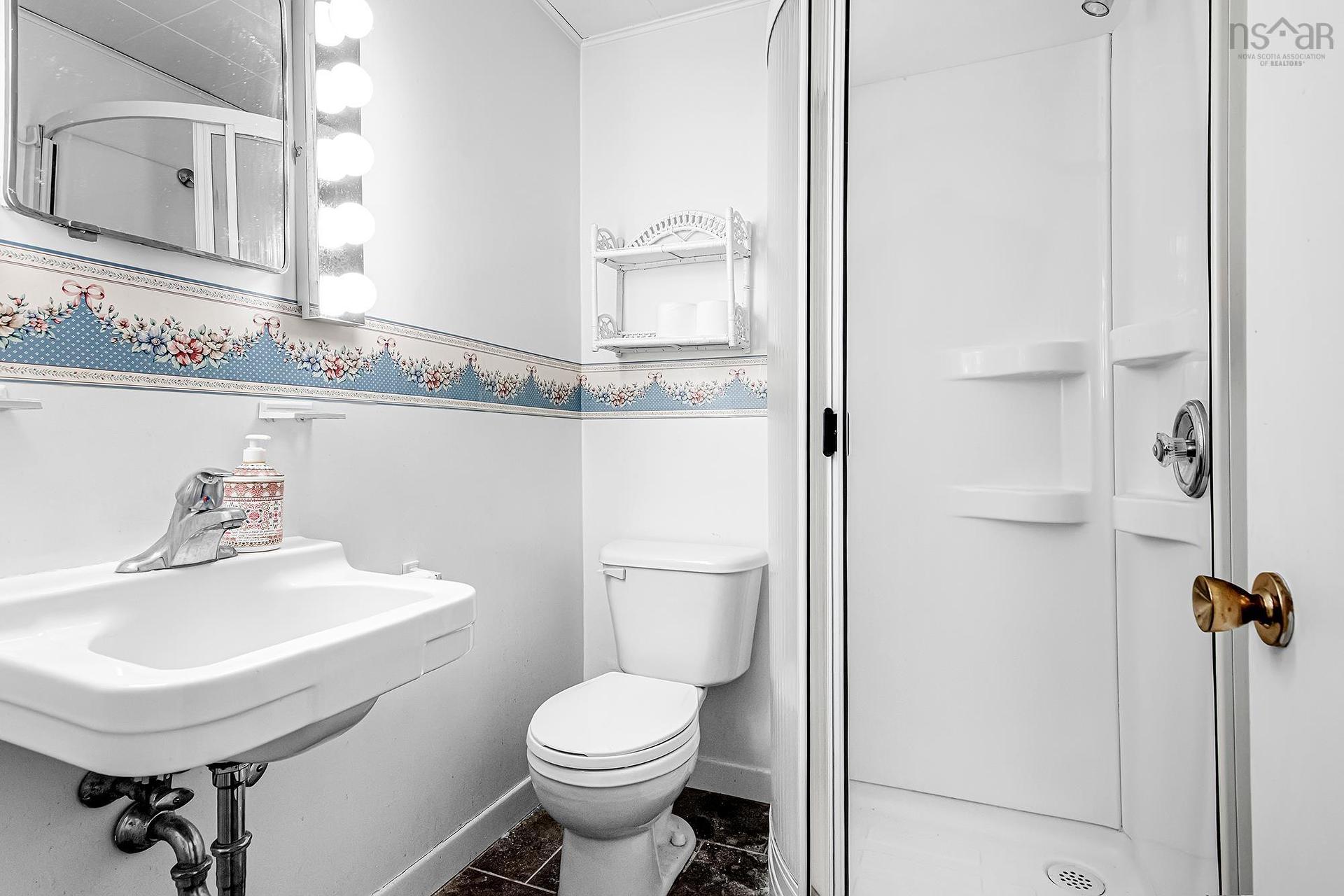2575 Connaught Avenue, Halifax Peninsula, NS - Indoor Photo Showing Bathroom