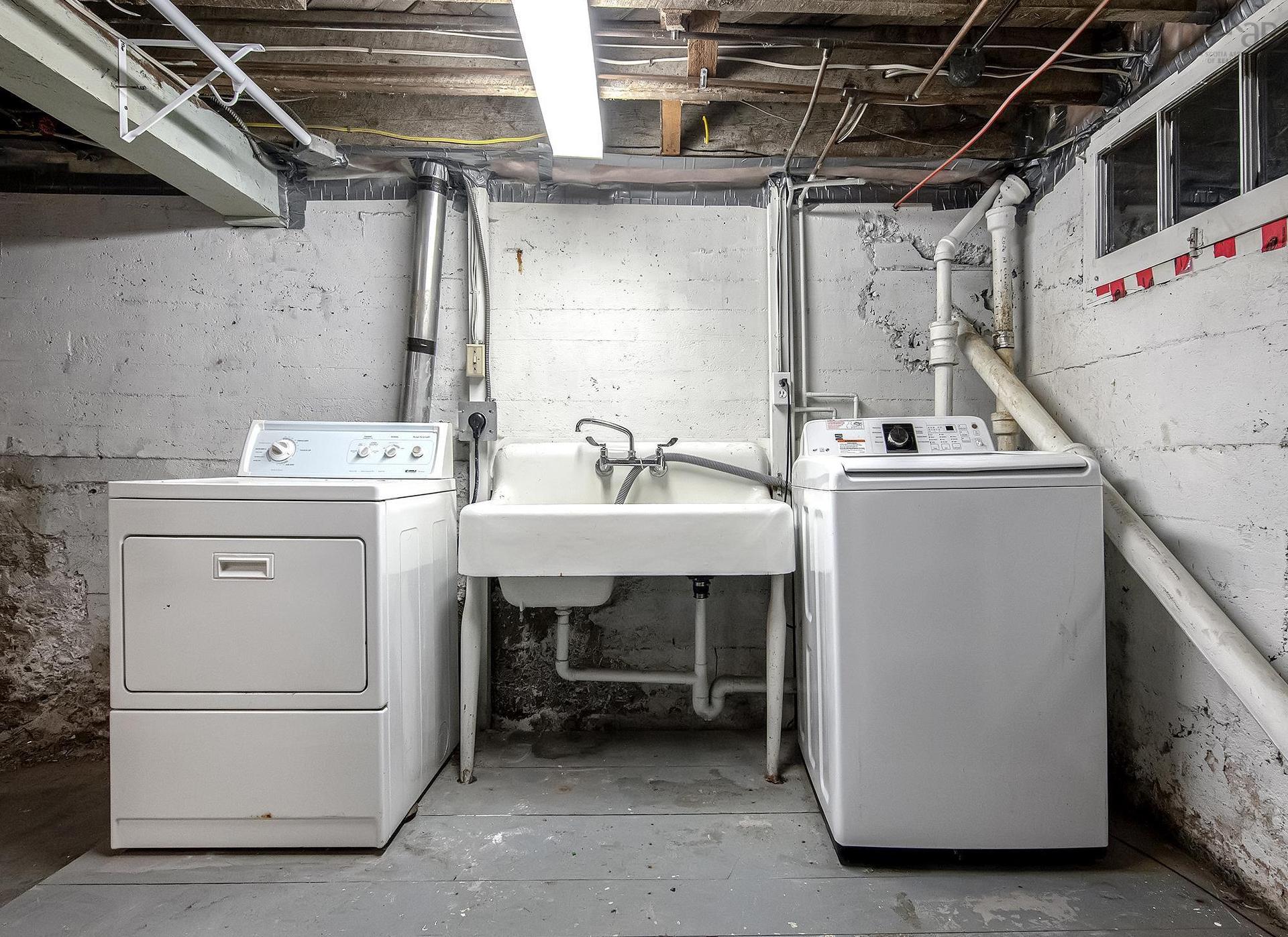 2575 Connaught Avenue, Halifax Peninsula, NS - Indoor Photo Showing Laundry Room