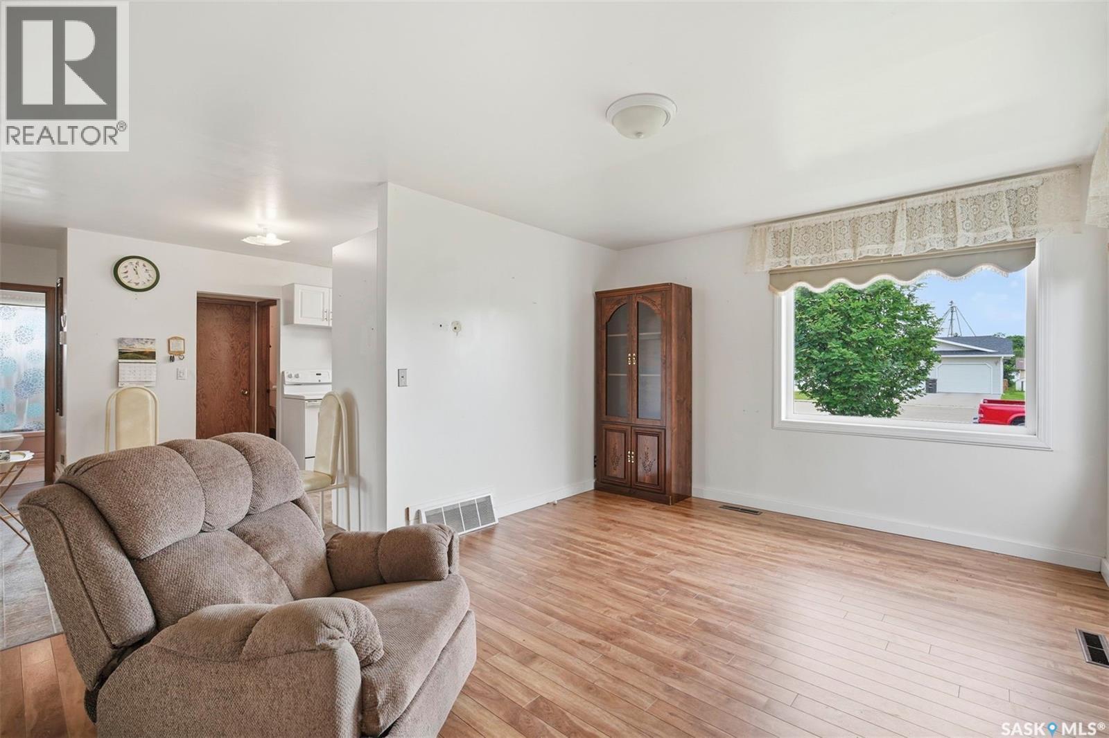 525 Kirby Street, Bruno, SK - Indoor Photo Showing Living Room
