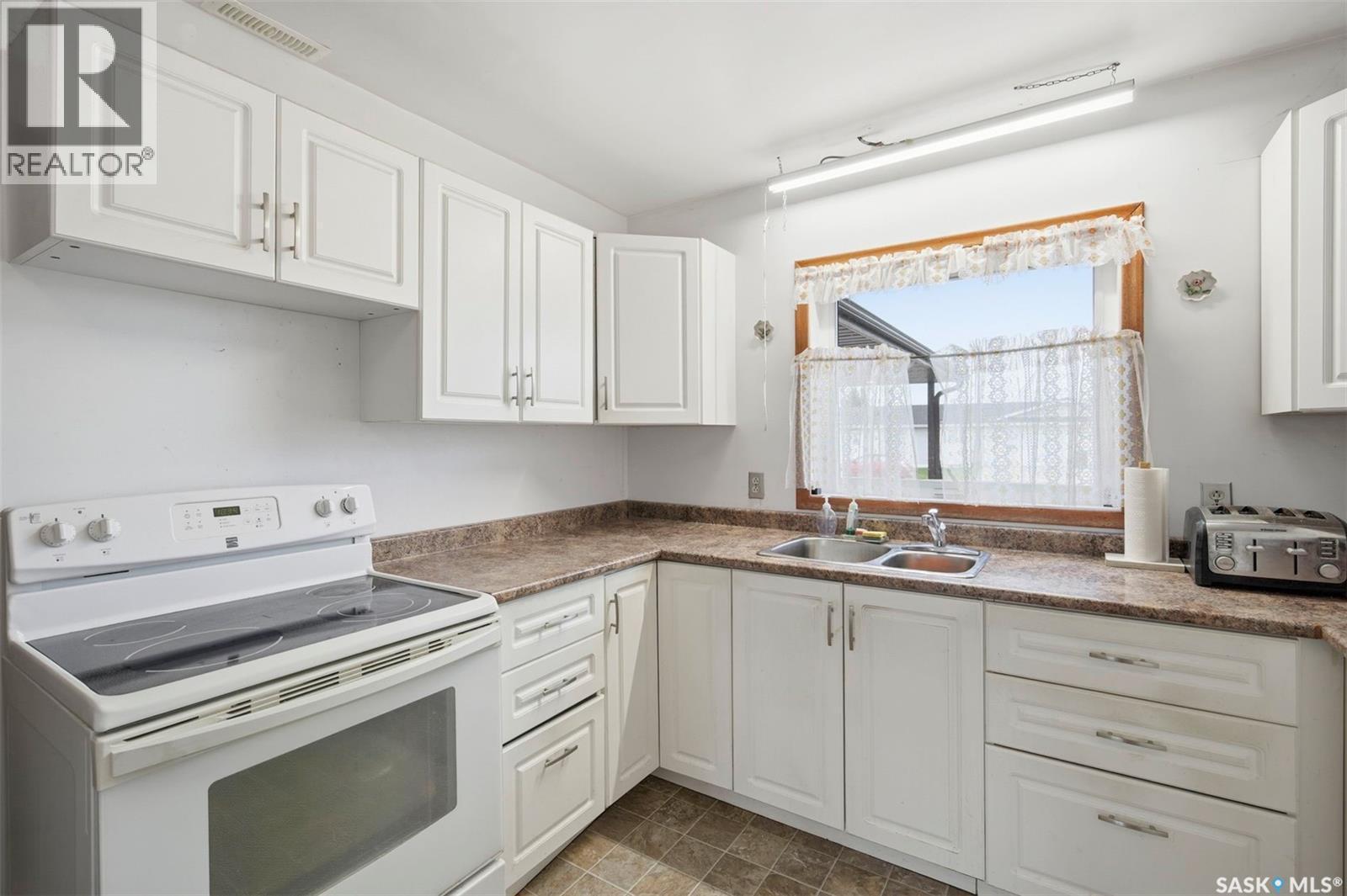 525 Kirby Street, Bruno, SK - Indoor Photo Showing Kitchen With Double Sink
