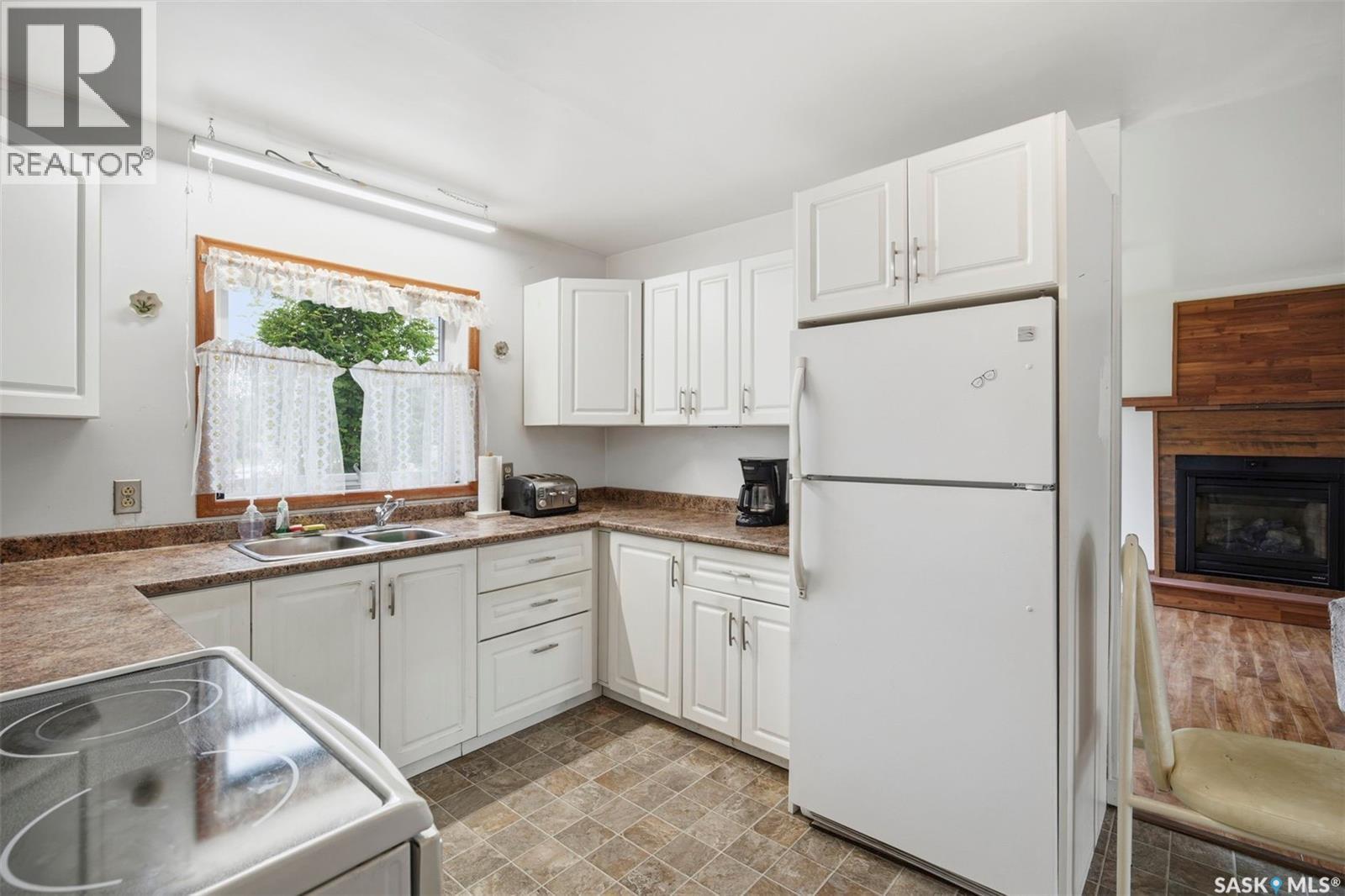 525 Kirby Street, Bruno, SK - Indoor Photo Showing Kitchen With Double Sink