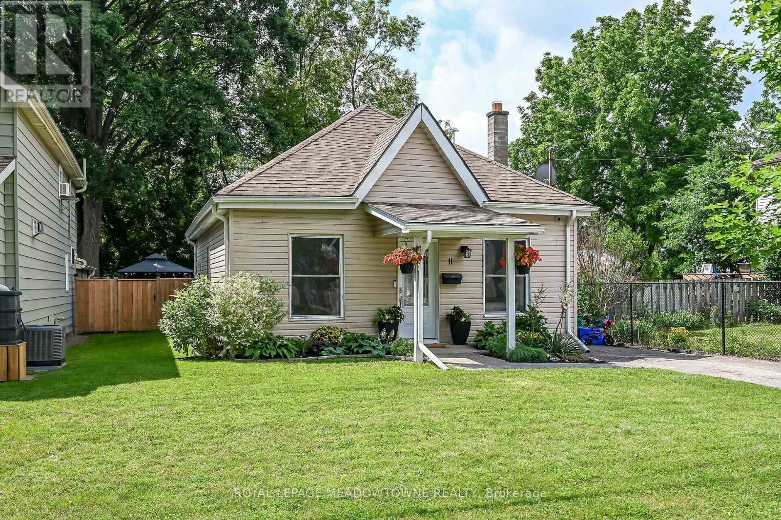 11 Stirton Avenue, Brantford, ON - Outdoor