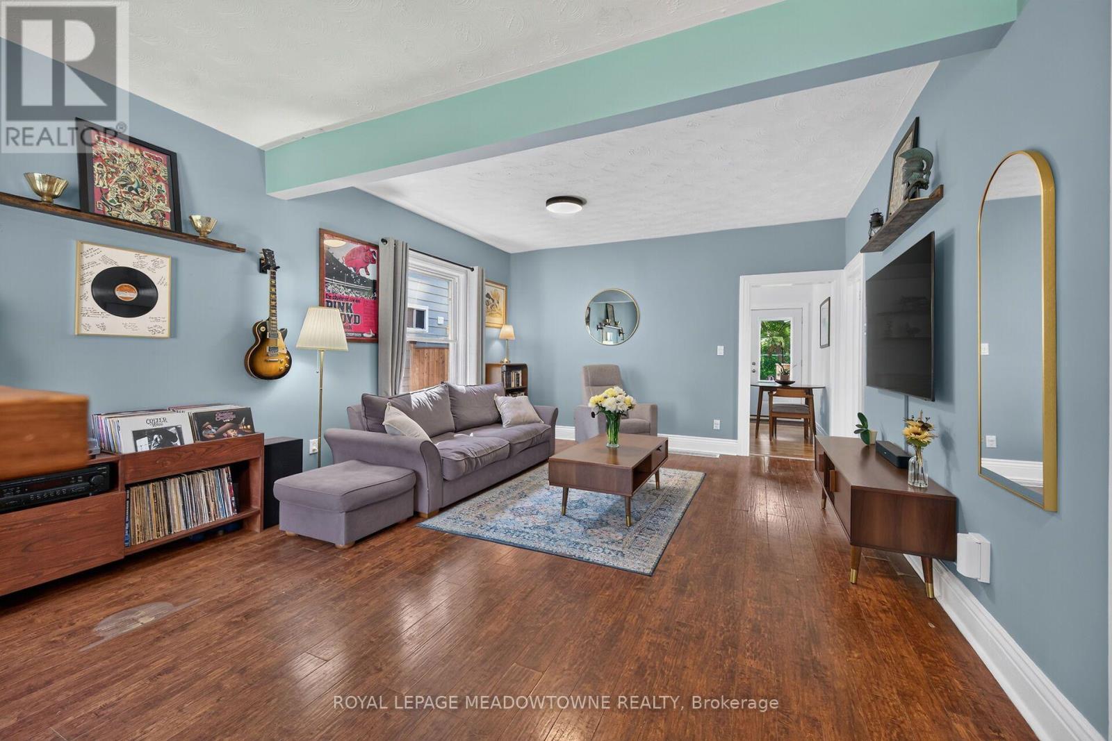 11 Stirton Avenue, Brantford, ON - Indoor Photo Showing Living Room