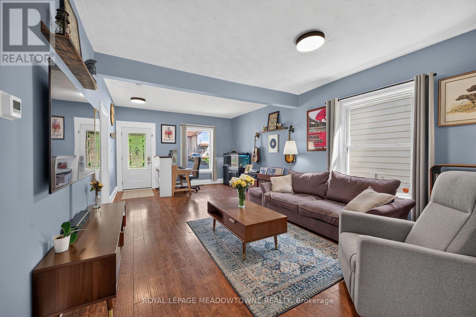 11 Stirton Avenue, Brantford, ON - Indoor Photo Showing Living Room