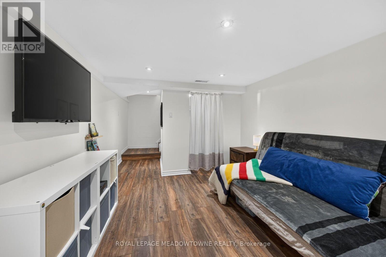 11 Stirton Avenue, Brantford, ON - Indoor
