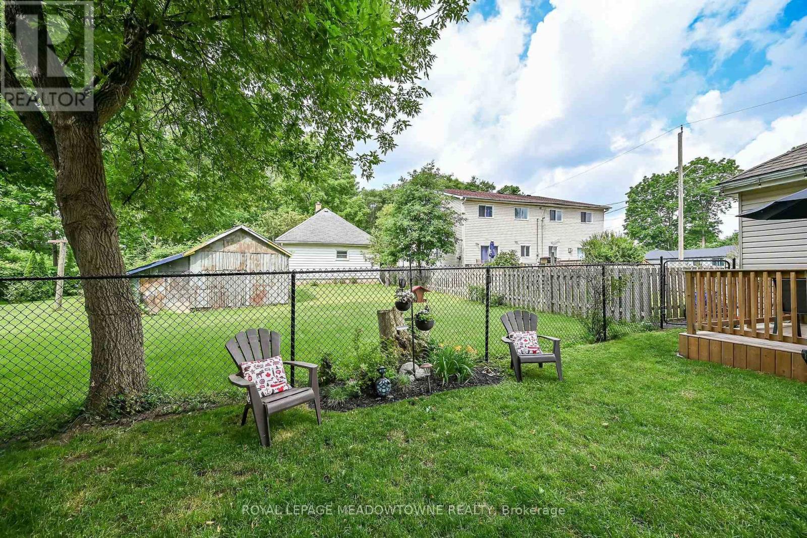 11 Stirton Avenue, Brantford, ON - Outdoor