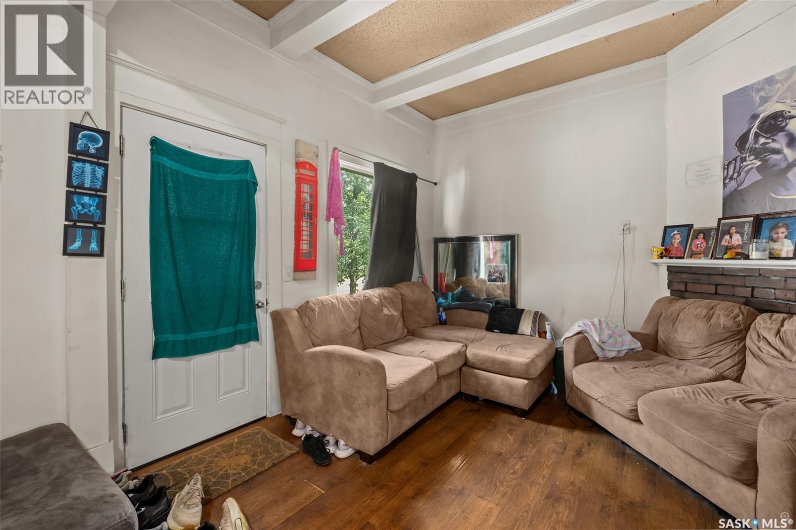 1313 6Th Avenue W, Prince Albert, SK - Indoor Photo Showing Living Room