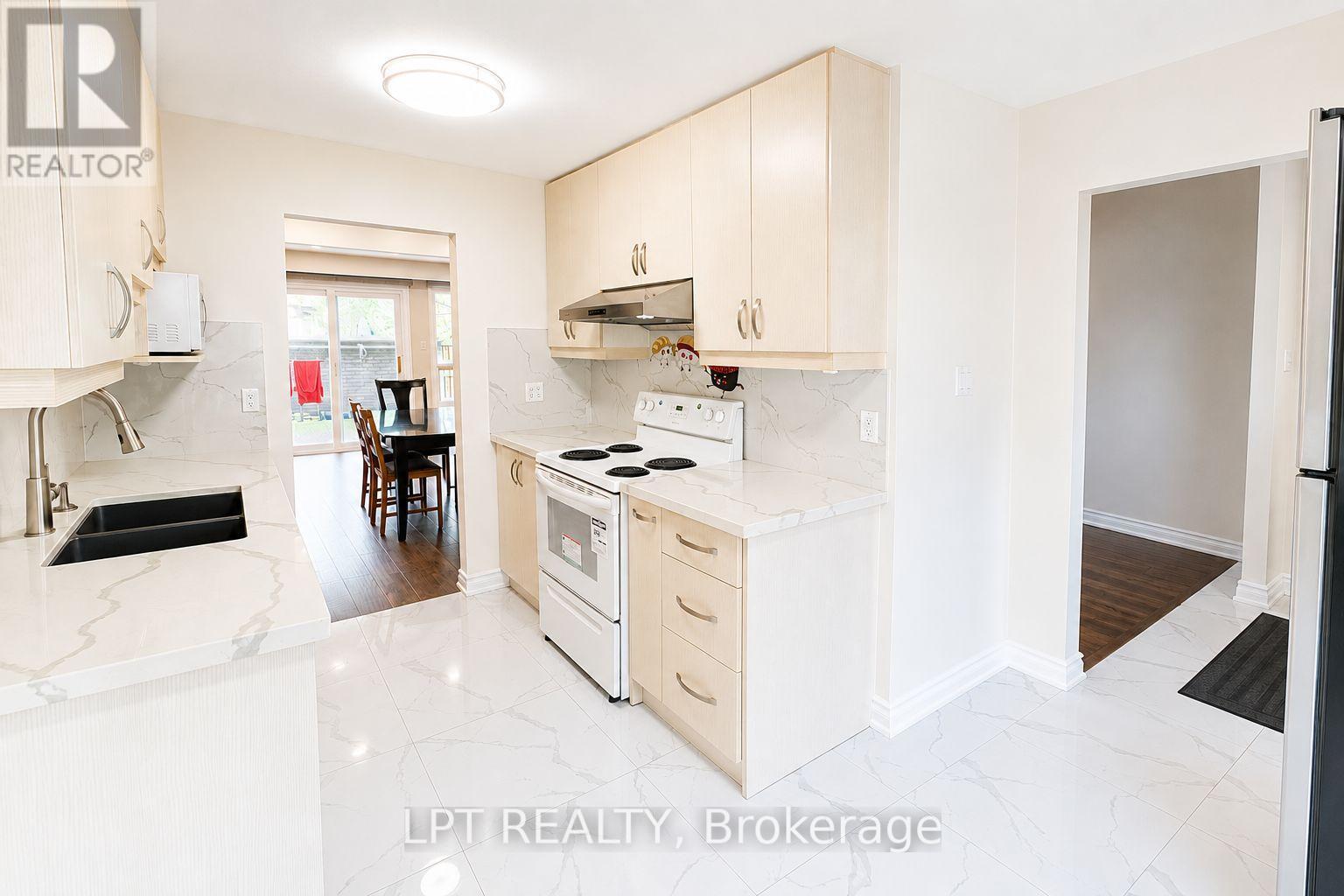 63 - 100 Burrows Hall Boulevard, Toronto, ON - Indoor Photo Showing Kitchen