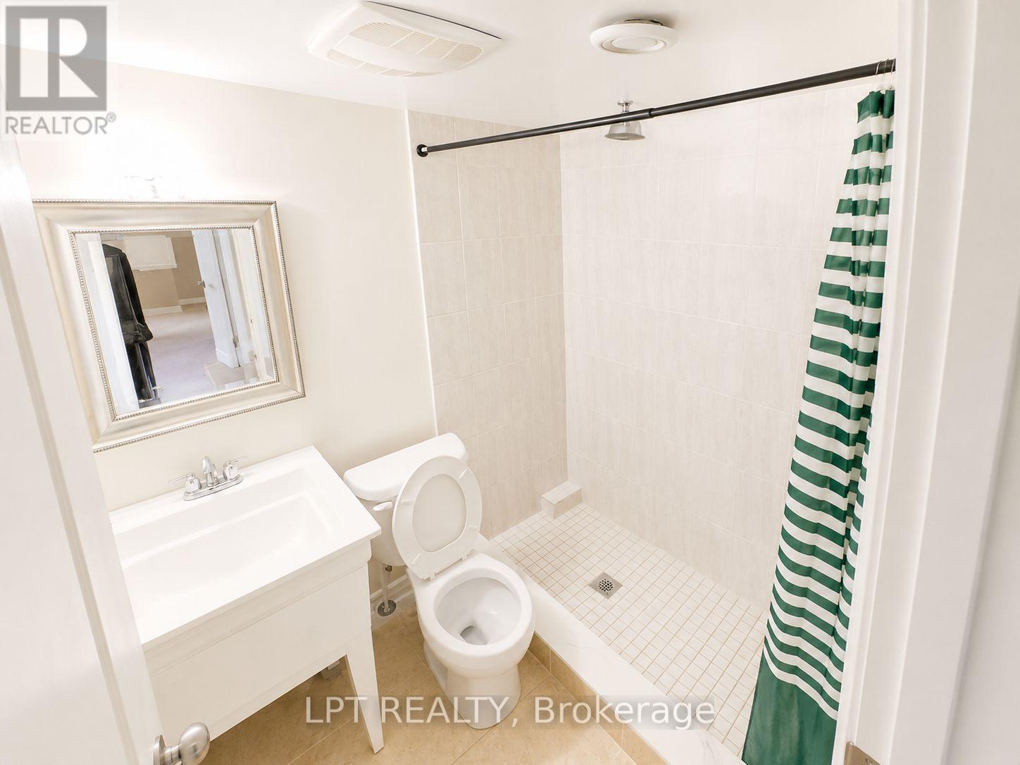 63 - 100 Burrows Hall Boulevard, Toronto, ON - Indoor Photo Showing Bathroom