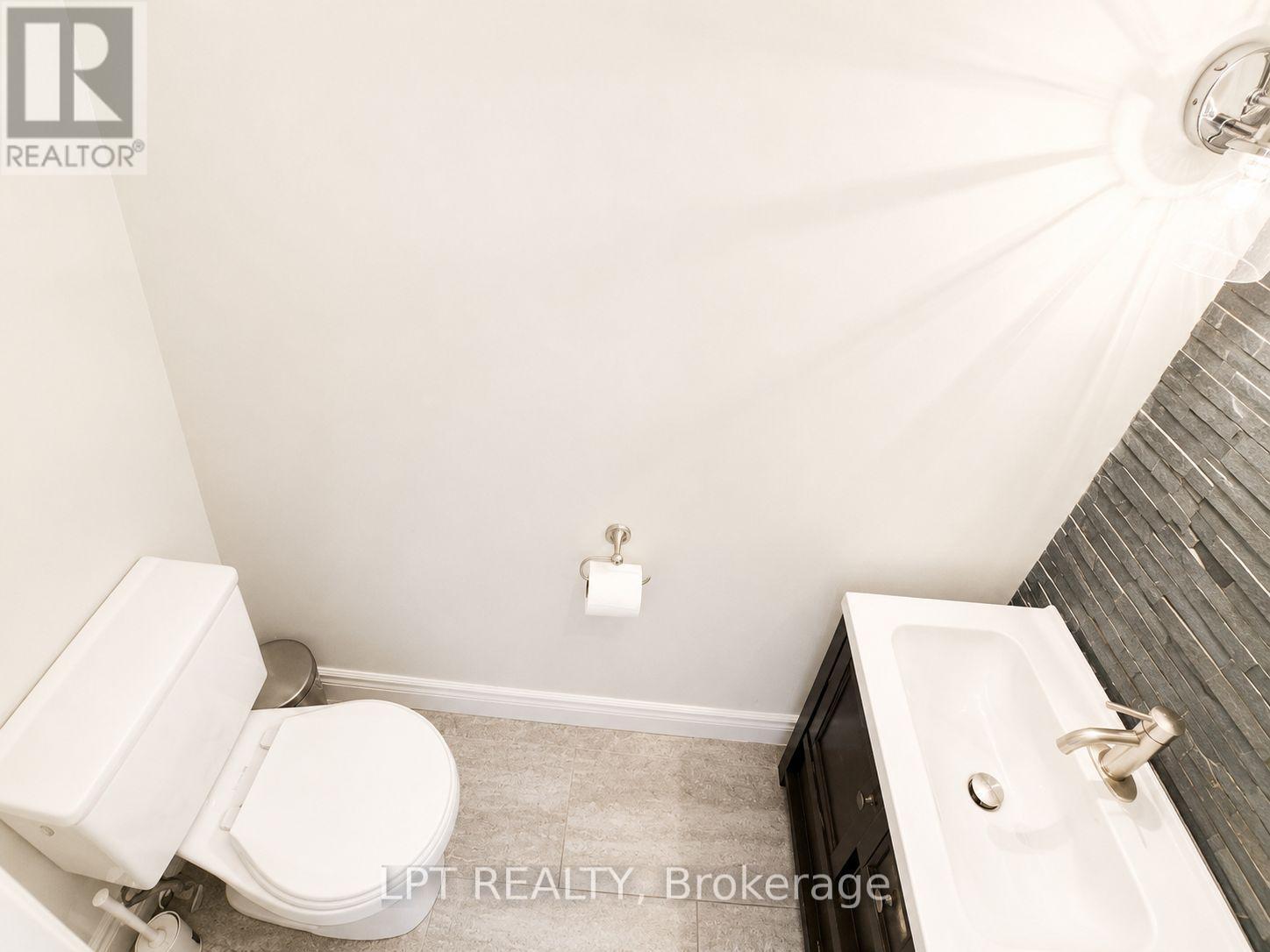 63 - 100 Burrows Hall Boulevard, Toronto, ON - Indoor Photo Showing Bathroom