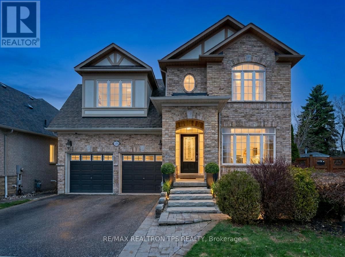 555 Kingsfield Loop, Oshawa, ON - Outdoor With Facade