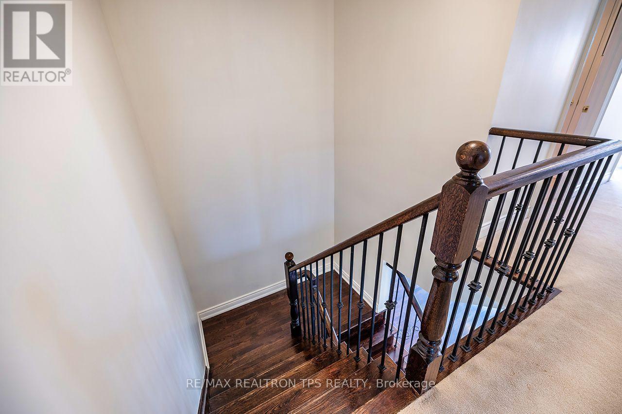 555 Kingsfield Loop, Oshawa, ON - Indoor Photo Showing Other Room
